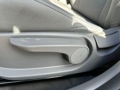 2022 Hyundai Elantra — photo 14 view