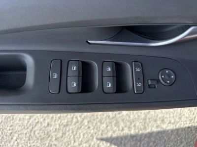 2022 Hyundai Elantra — photo 15 view