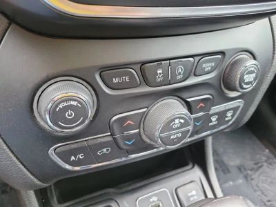 2019 Jeep Cherokee — photo 27 view