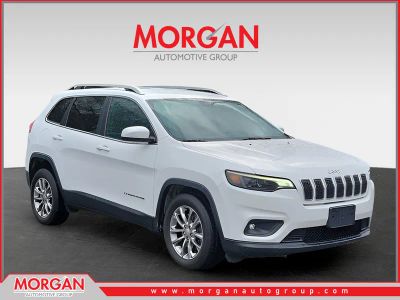 2019 Jeep Cherokee Latitude Plus in White — front three-quarter view