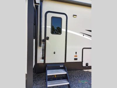 2021 Coachmen RV Chaparral — photo 7 view