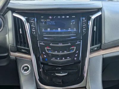 2017 Cadillac Escalade — photo 16 view