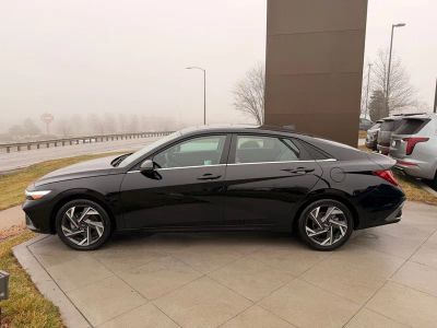 2025 Hyundai Elantra Hybrid - Photo 3
