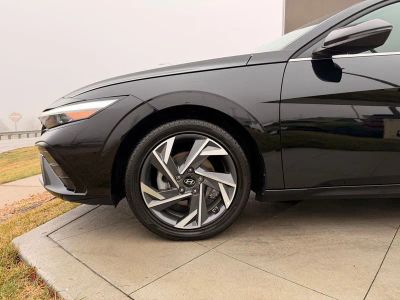 2025 Hyundai Elantra Hybrid - Photo 12