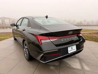 2025 Hyundai Elantra Hybrid - Photo 5