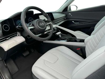 2025 Hyundai Elantra Hybrid - Photo 50