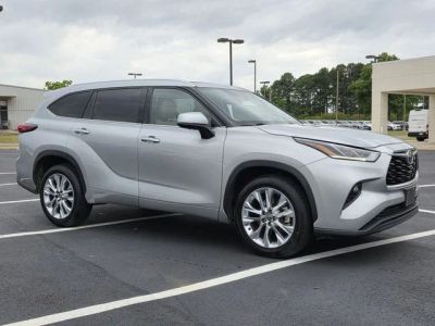 2023 Toyota Highlander - Photo 1