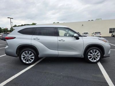 2023 Toyota Highlander - Photo 3