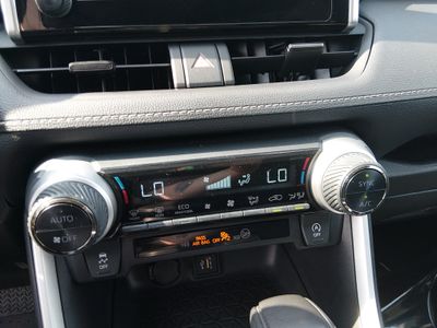 2024 Toyota RAV4 - Photo 13