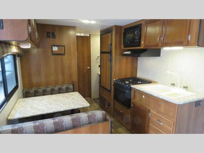 2017 Prime Time RV Avenger - Photo 16