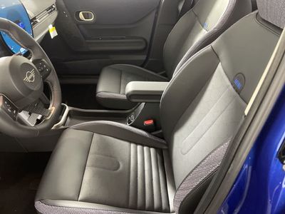 2025 MINI Hardtop 4 Door — photo 8 view