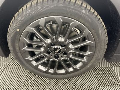 2025 MINI Hardtop 4 Door — photo 7 view