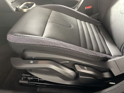 2025 MINI Hardtop 4 Door — photo 9 view