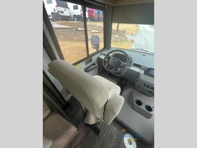 2024 Winnebago Sunstar - Photo 7