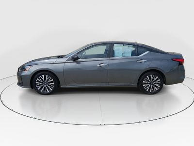 2025 Nissan Altima - Photo 4