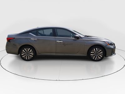 2025 Nissan Altima - Photo 8