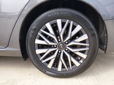 2025 Nissan Altima - Photo 10