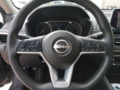 2025 Nissan Altima - Photo 12