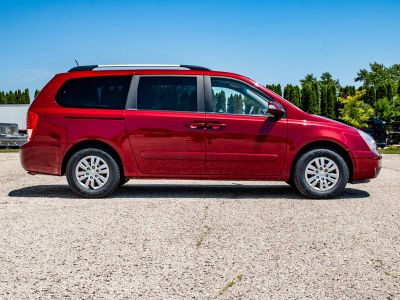 2012 Kia Sedona — side profile view