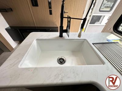 2025 Wildwood 32BHDSX - Photo 17