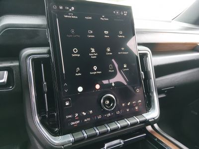 2025 GMC Yukon - Photo 17