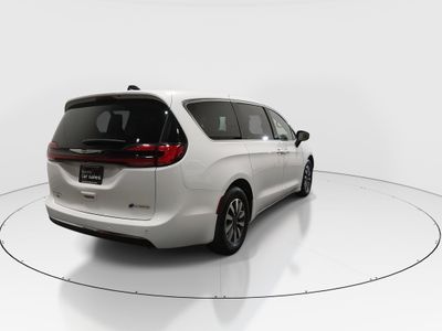2023 Chrysler Pacifica — photo 7 view