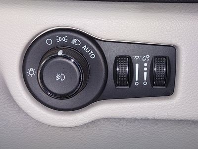 2023 Chrysler Pacifica — photo 13 view