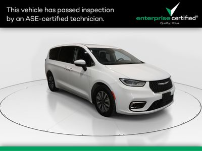 2023 Chrysler Pacifica Hybrid Touring L FWD — front three-quarter view