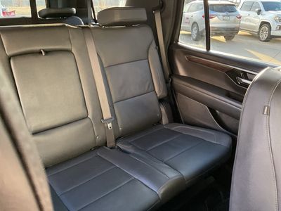 2025 Chevrolet Tahoe - Photo 14
