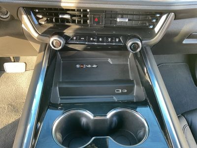 2025 Chevrolet Tahoe - Photo 13