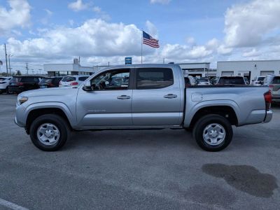 2023 Toyota Tacoma - Photo 2