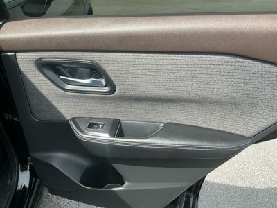 2021 Nissan Rogue — photo 19 view
