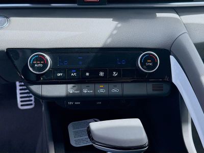 2026 Hyundai ELANTRA — photo 12 view