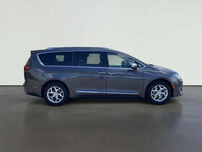 2020 Chrysler Pacifica — side profile view