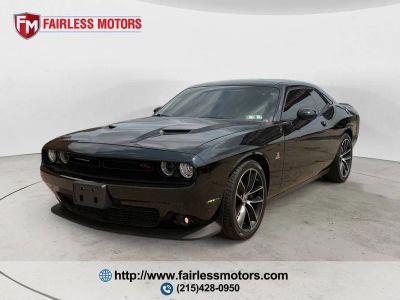 2018 Dodge Challenger R/T Scat Pack 2dr Coupe in Pitch Black Clear Coat — front three-quarter view