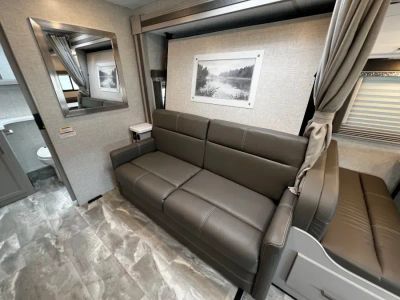 2024 Thor Motor Coach QUANTUM LC — photo 18 view