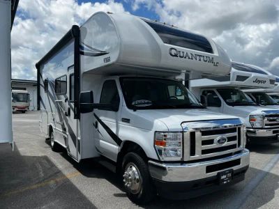 2024 Thor Motor Coach QUANTUM LC — front three-quarter view