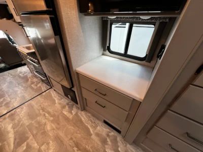 2024 Thor Motor Coach QUANTUM LC — photo 14 view