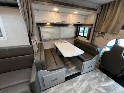 2024 Thor Motor Coach QUANTUM LC — photo 17 view