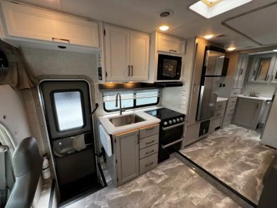 2024 Thor Motor Coach QUANTUM LC — detail view