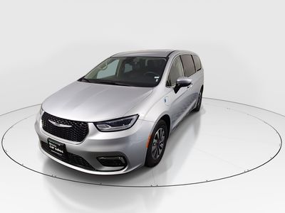 2023 Chrysler Pacifica - Photo 3