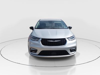 2024 Chrysler Pacifica — side profile view