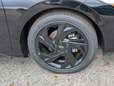2026 Hyundai ELANTRA — photo 11 view