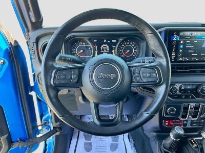 2024 Jeep Gladiator — photo 11 view