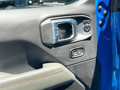 2024 Jeep Gladiator — photo 18 view