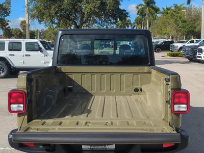 2026 Jeep Gladiator — photo 10 view