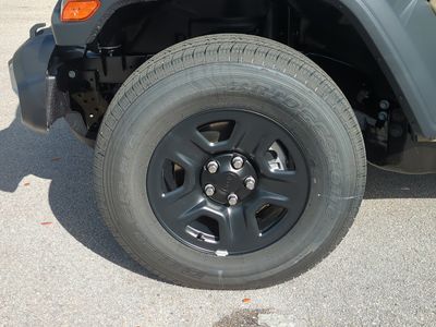 2026 Jeep Gladiator — photo 12 view