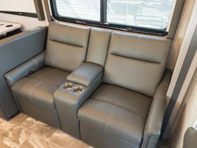 2024 Thor Motor Coach QUANTUM — photo 8 view