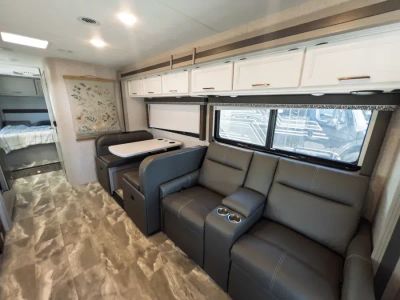 2024 Thor Motor Coach QUANTUM — photo 7 view