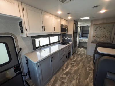 2024 Thor Motor Coach QUANTUM — photo 9 view